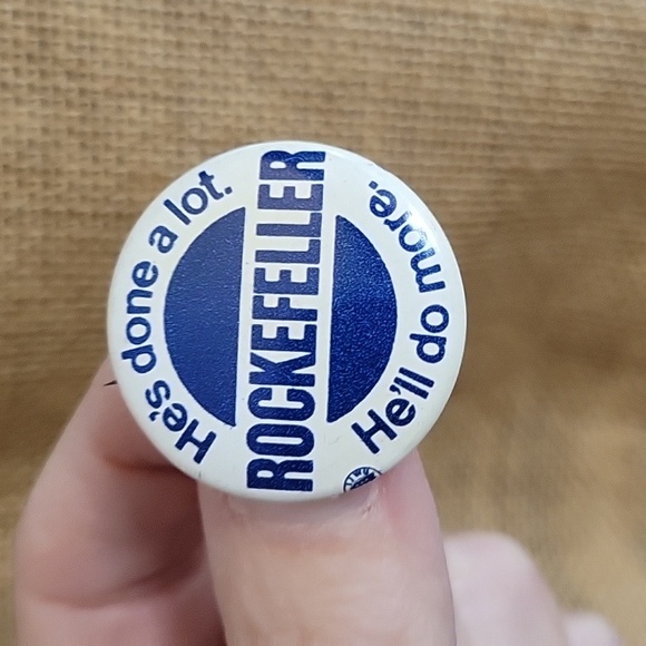1958 ROCKEFELLER POLITICAL CAMPAIGN BUTTON - Picture 1 of 4